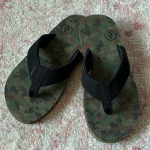 Like New Boys Volcom Flip Flops Sz 4
